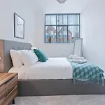 Pass The Keys Flat 4 - Comfy 1 Bedroom: Your Cosy Corner In The City