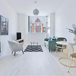 Pass The Keys Flat 4 - Comfy 1 Bedroom: Your Cosy Corner In The City