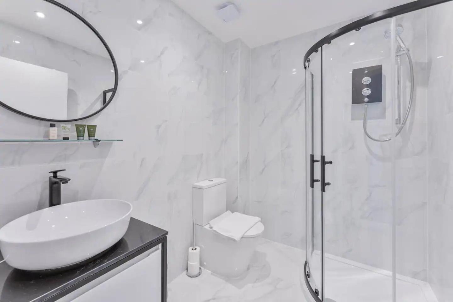 Pass The Keys Flat 4 - Comfy 1 Bedroom: Your Cosy Corner In The