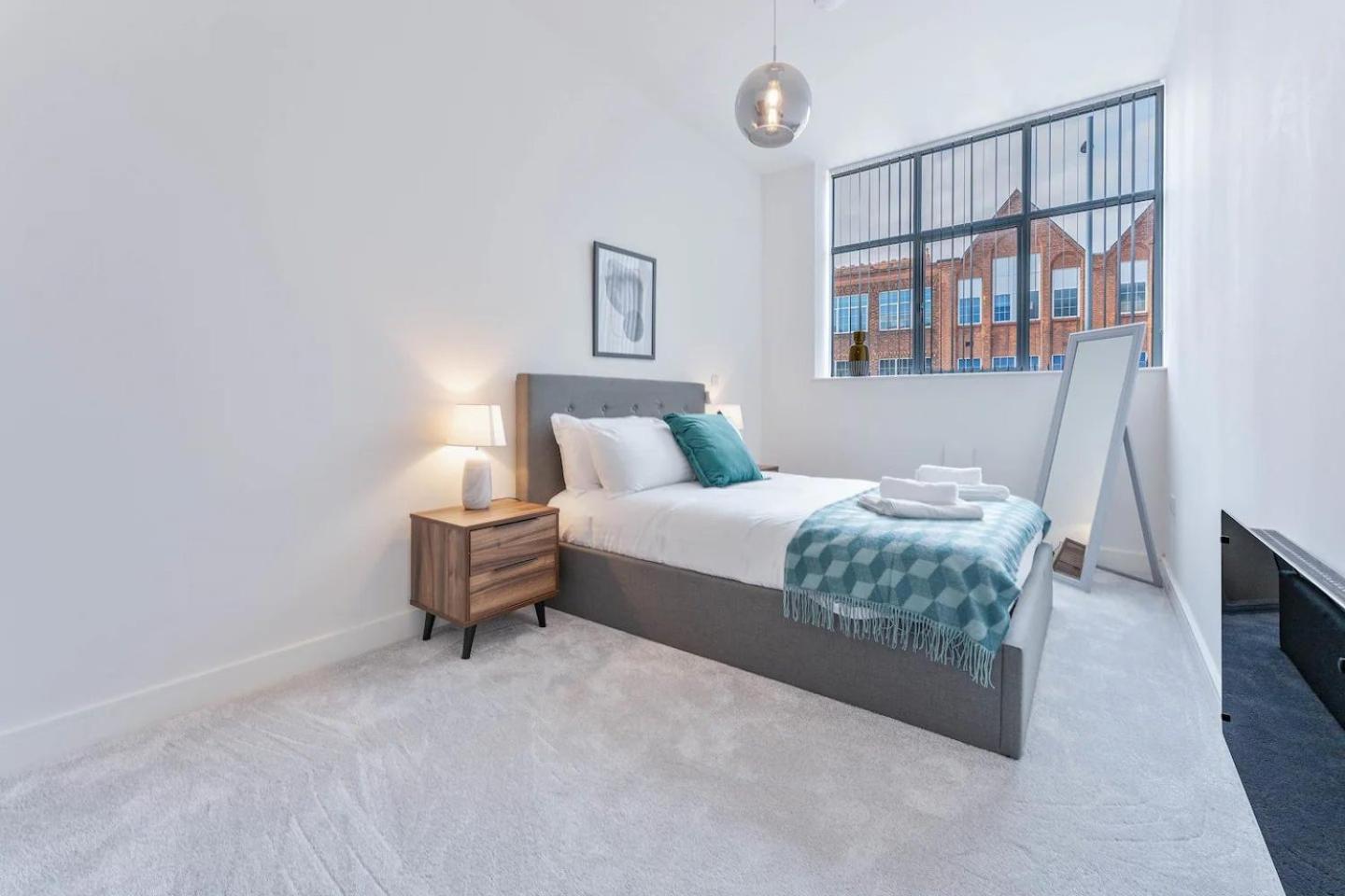 Pass The Keys Flat 4 - Comfy 1 Bedroom: Your Cosy Corner In The Apartment