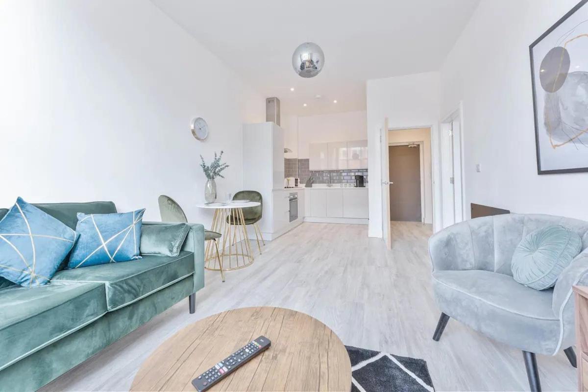 Pass The Keys Flat 4 - Comfy 1 Bedroom: Your Cosy Corner In The Apartment *